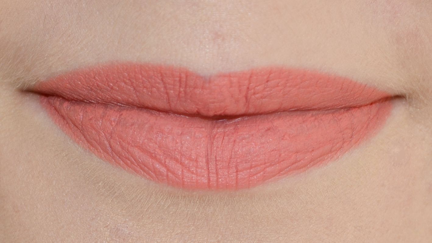mac runway hit swatch