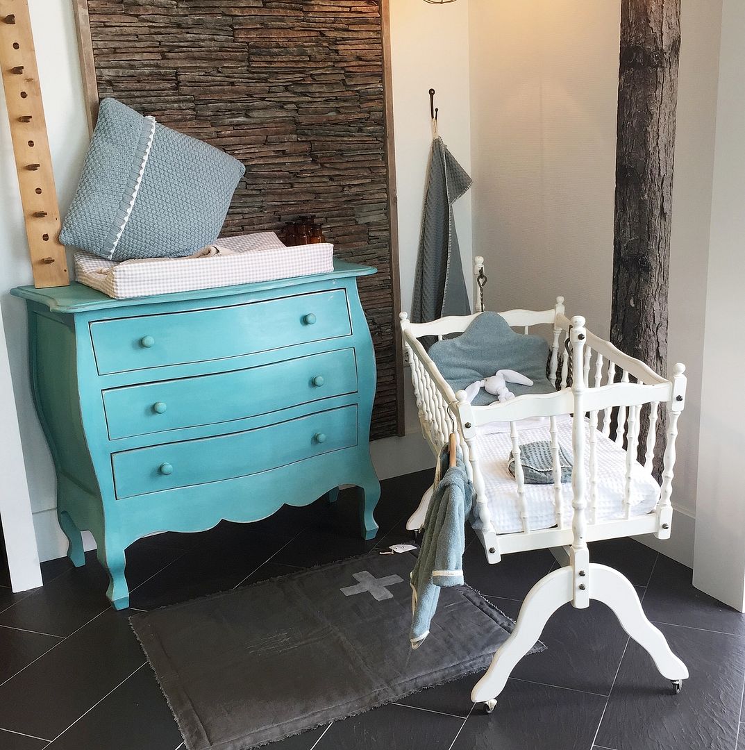 Onze commode van nieuwe dromen 2wmn Turquoise grijs geschilderd