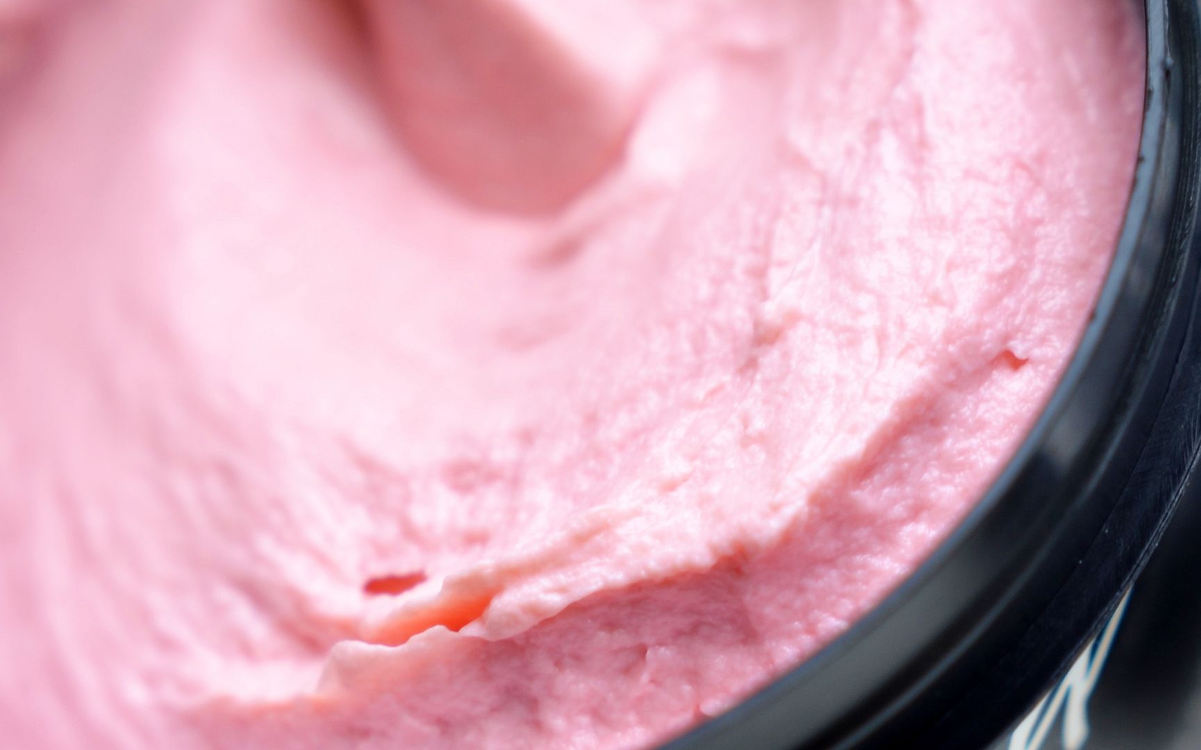 Lush D'Fluff Strawberry Shaving Soap