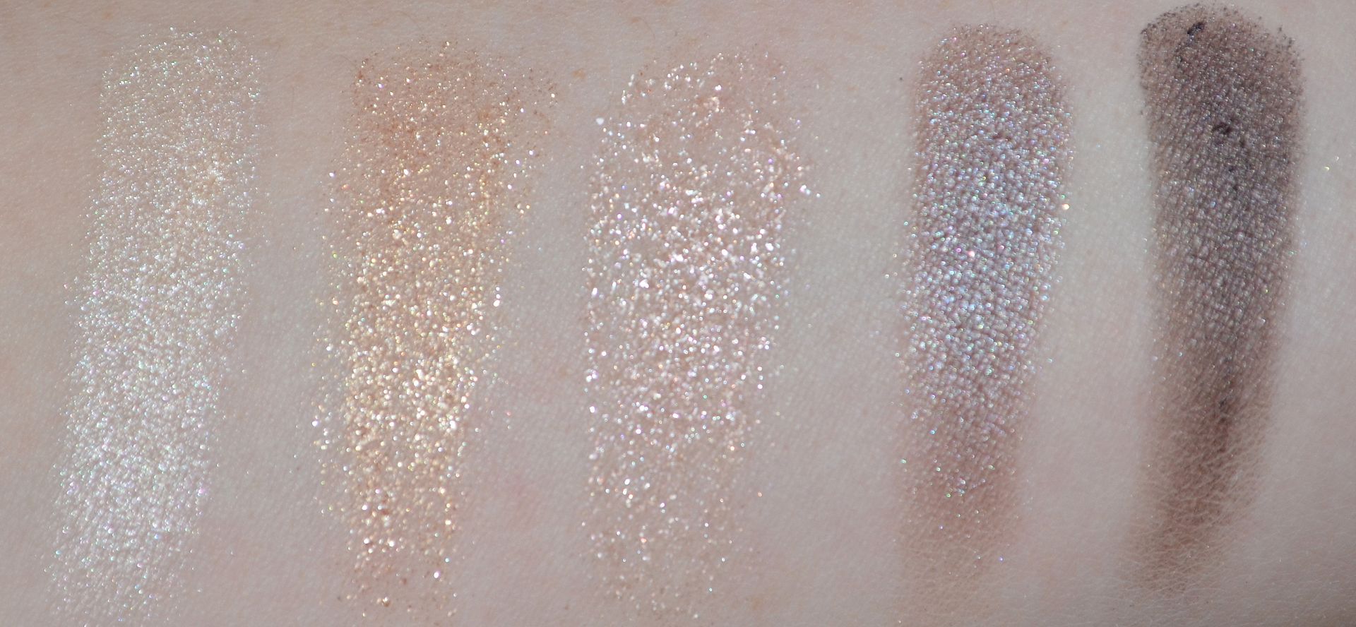 MAC <3 RiRi Veluxe Pearlfusion Phresh Out Palette photo DSC_4388-1.jpg