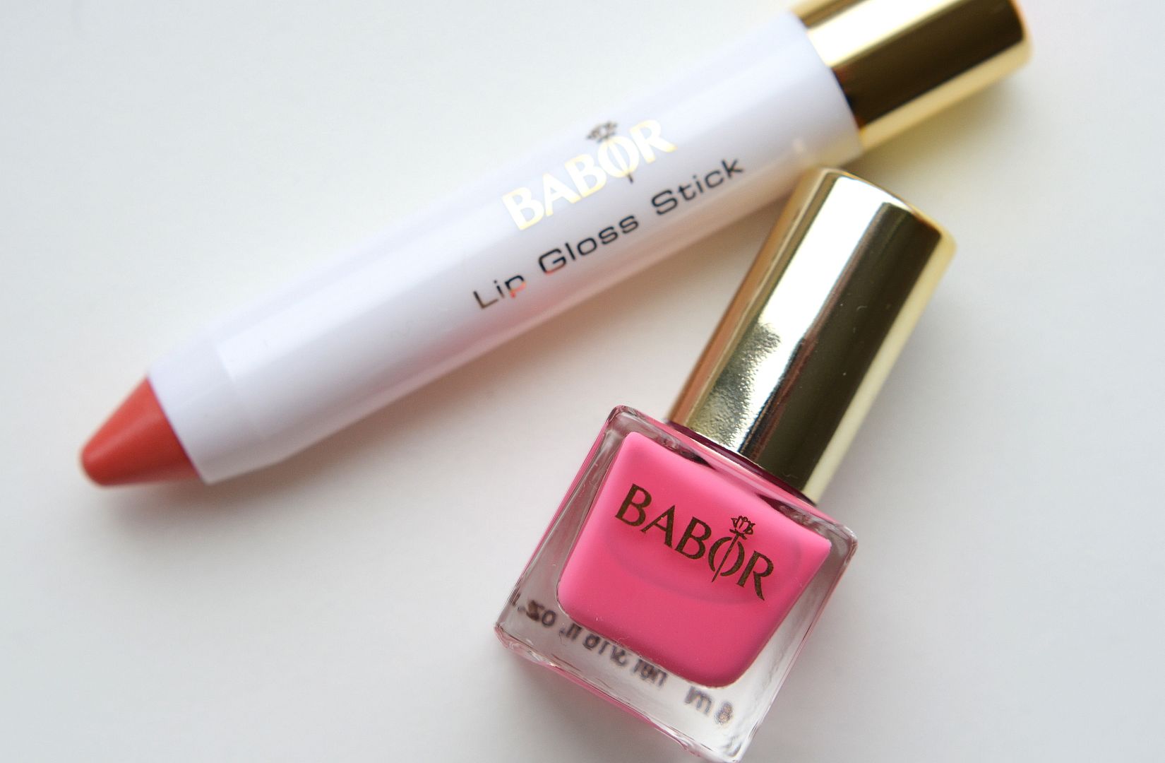 Babor Lip Gloss Stick 02 Sea Anemone en Babor Ultra Performance Nail Colour 34 Oh Là Là!