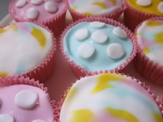 http://i567.photobucket.com/albums/ss115/samsoem/PLcupcakes2.jpg