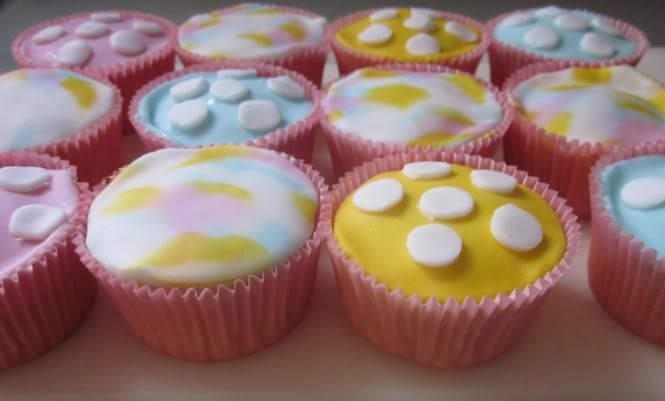 http://i567.photobucket.com/albums/ss115/samsoem/PLcupcakes3.jpg
