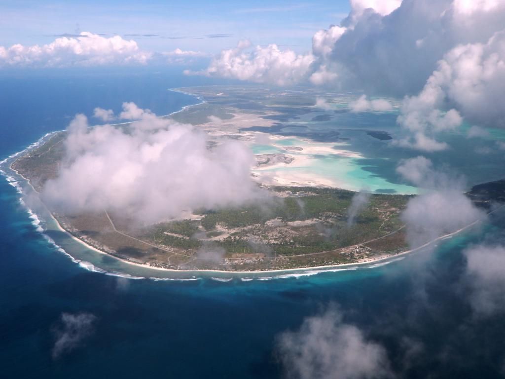 http://i567.photobucket.com/albums/ss117/livetoofish/1-Aerial.jpg