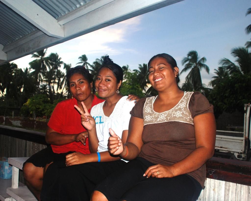 http://i567.photobucket.com/albums/ss117/livetoofish/27-girls.jpg