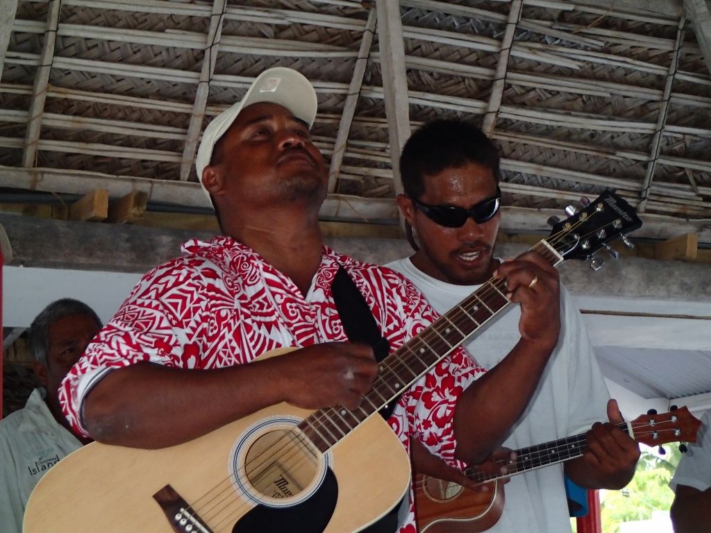 http://i567.photobucket.com/albums/ss117/livetoofish/Christmas%20Island%202013/31024x768_zpsdc31b809-1.jpg