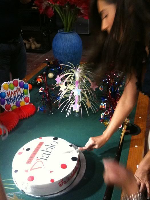 http://i567.photobucket.com/albums/ss111/massabeeldiablo2/Behind%20the%20scenes/Gaby%20Espinos%20Birthday/42619410.jpg